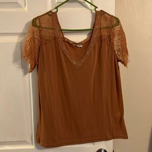 mauve lace v neck tshirt never worn